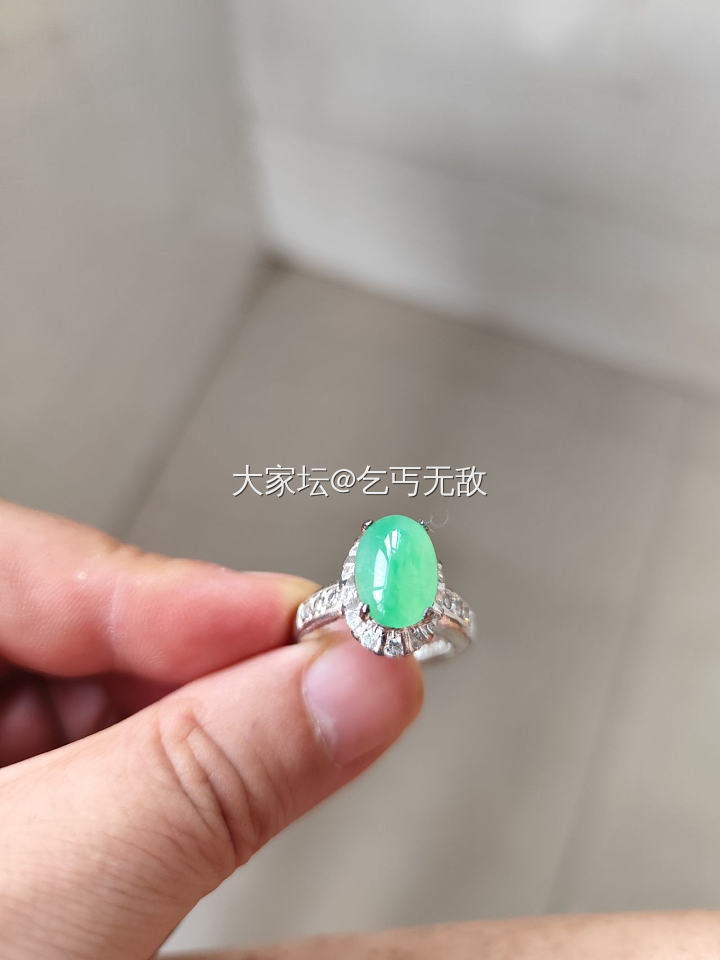 阴天 带铜拖翡翠戒面 紫罗兰 绿货都有喜欢的来，会分别上图_翡翠