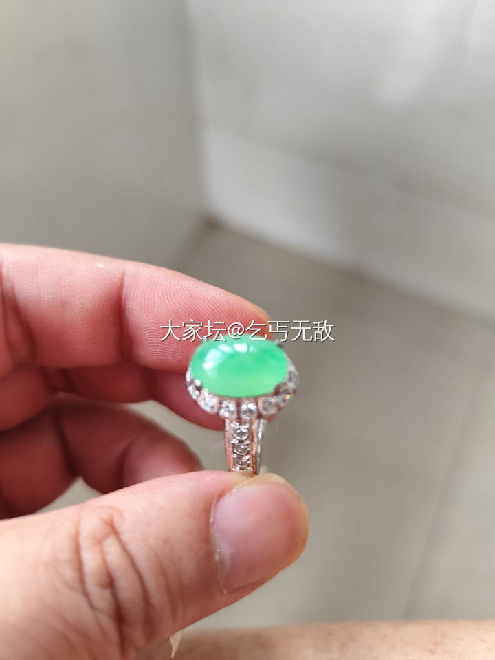 阴天 带铜拖翡翠戒面 紫罗兰 绿货都有喜欢的来，会分别上图_翡翠