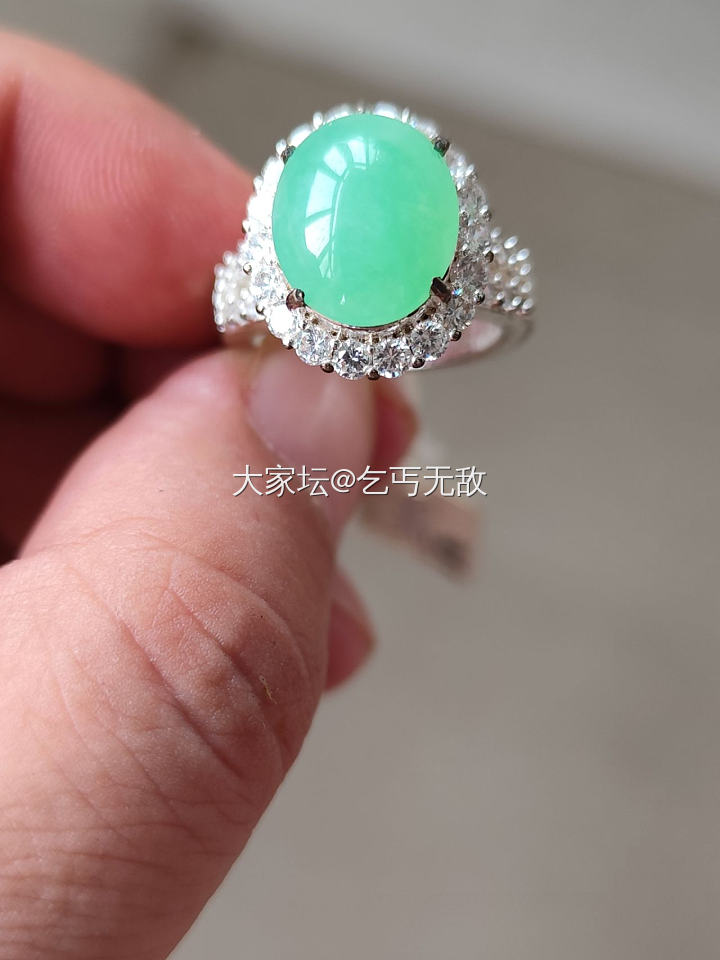 阴天 带铜拖翡翠戒面 紫罗兰 绿货都有喜欢的来，会分别上图_翡翠