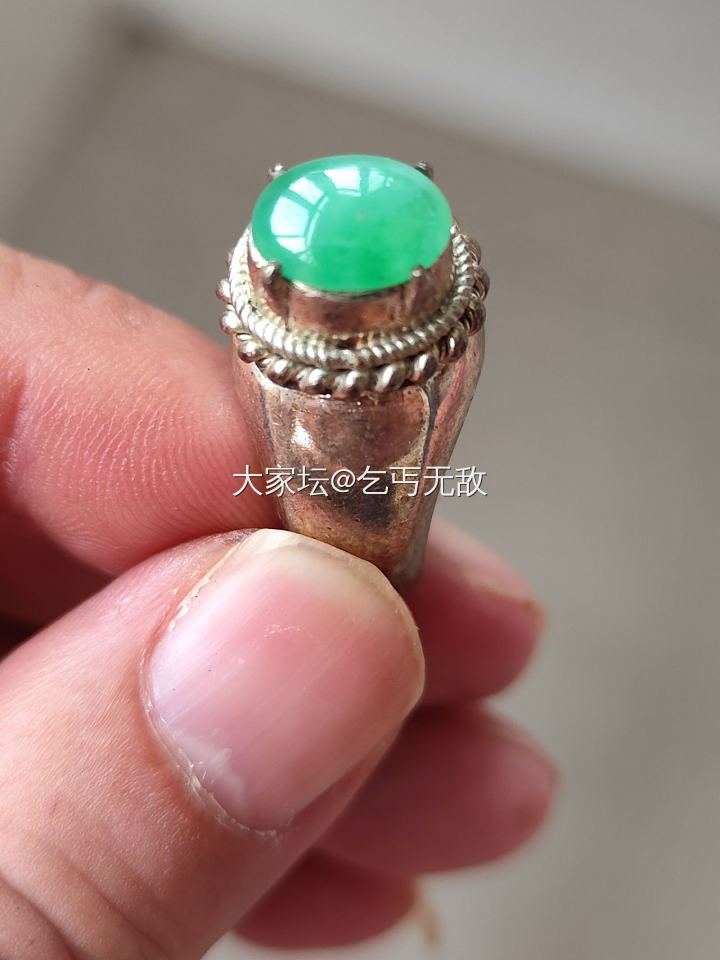 阴天 带铜拖翡翠戒面 紫罗兰 绿货都有喜欢的来，会分别上图_翡翠