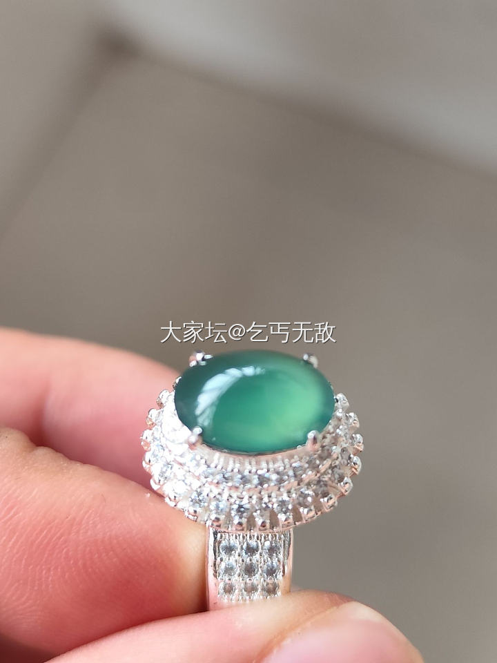 阴天 带铜拖翡翠戒面 紫罗兰 绿货都有喜欢的来，会分别上图_翡翠