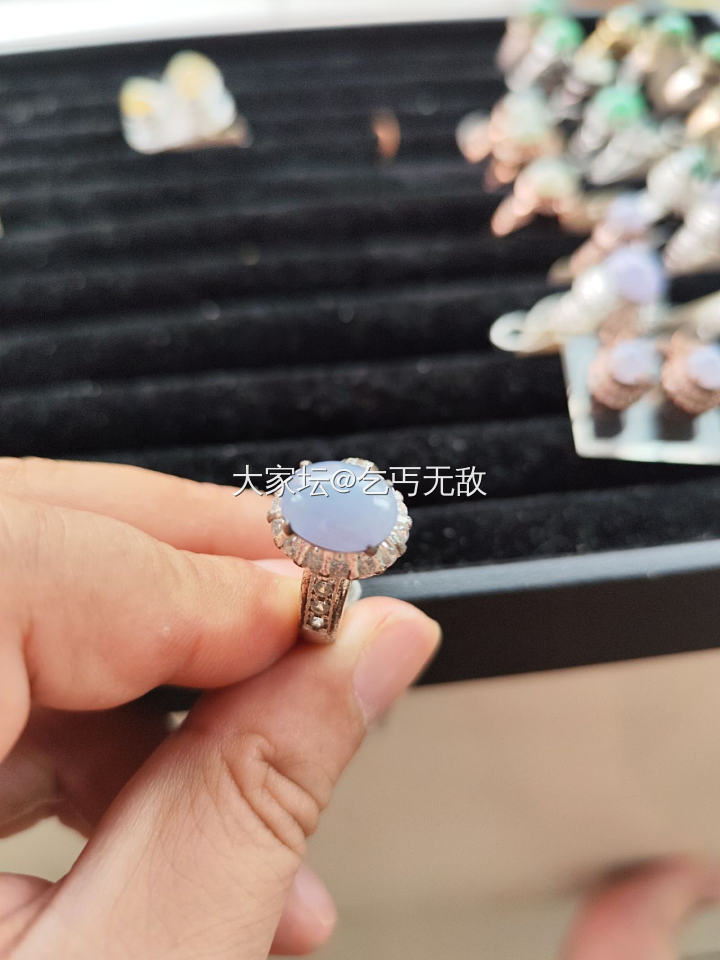 阴天 带铜拖翡翠戒面 紫罗兰 绿货都有喜欢的来，会分别上图_翡翠