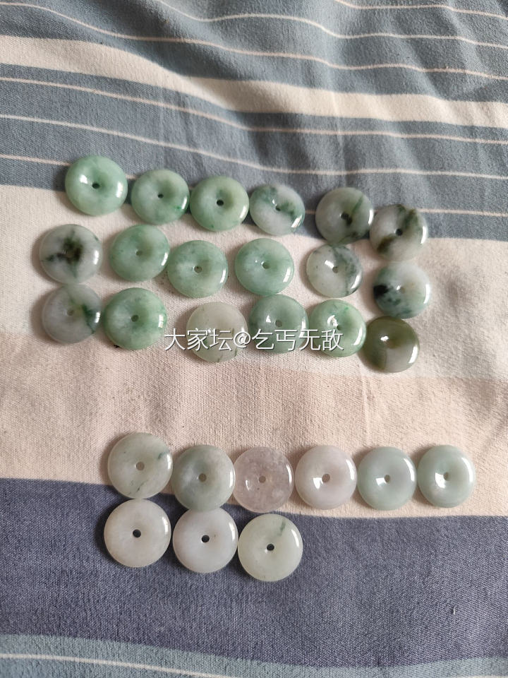 阴天 带铜拖翡翠戒面 紫罗兰 绿货都有喜欢的来，会分别上图_翡翠