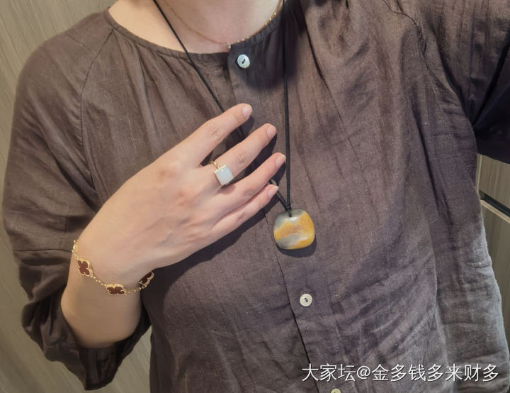 花香袭人暖籽料戒指，_和田玉