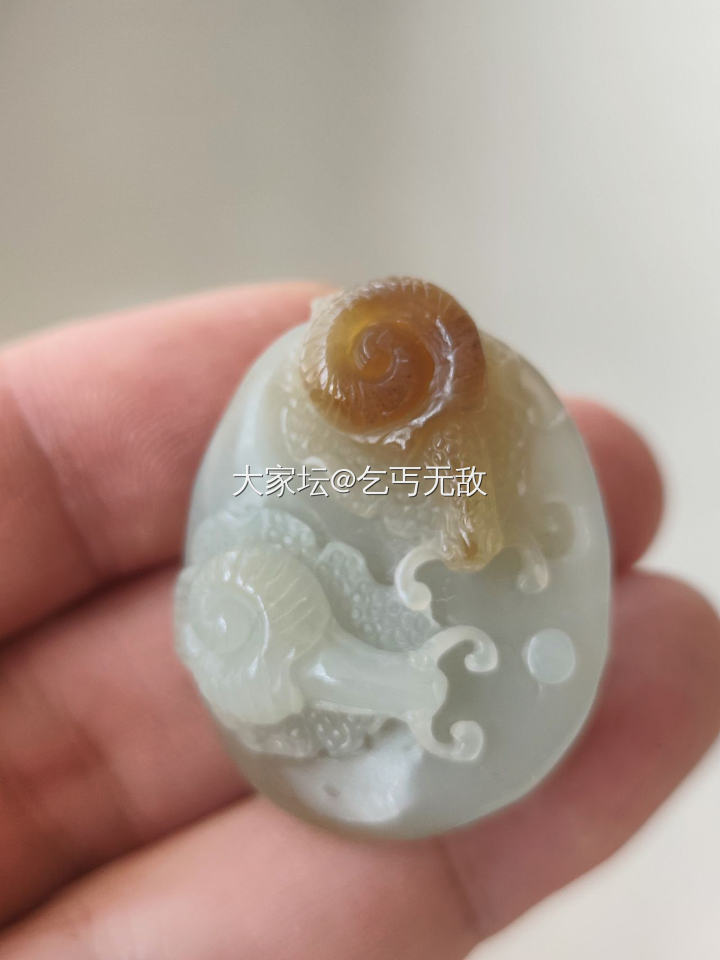 自然光实拍和田佛公 碧玉手镯 集美看过来_和田玉