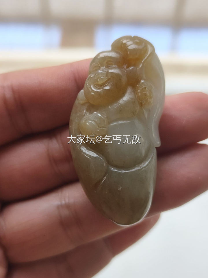 自然光实拍和田佛公 碧玉手镯 集美看过来_和田玉
