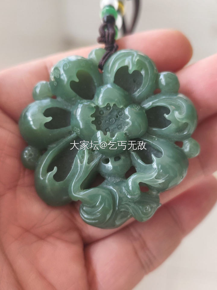 自然光实拍和田佛公 碧玉手镯 集美看过来_和田玉