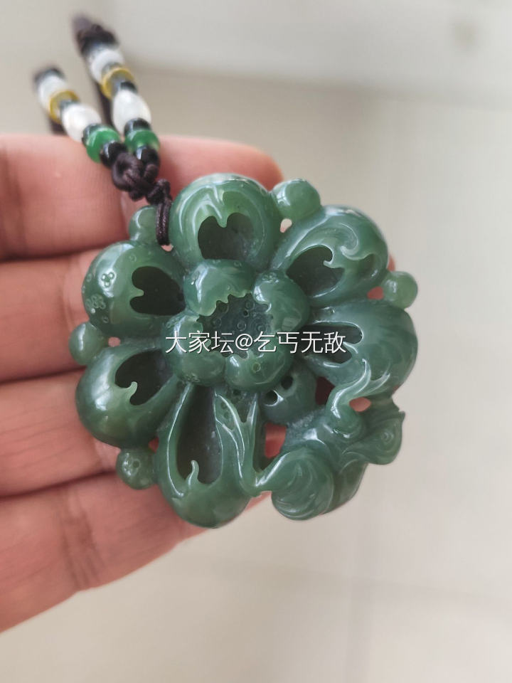 自然光实拍和田佛公 碧玉手镯 集美看过来_和田玉