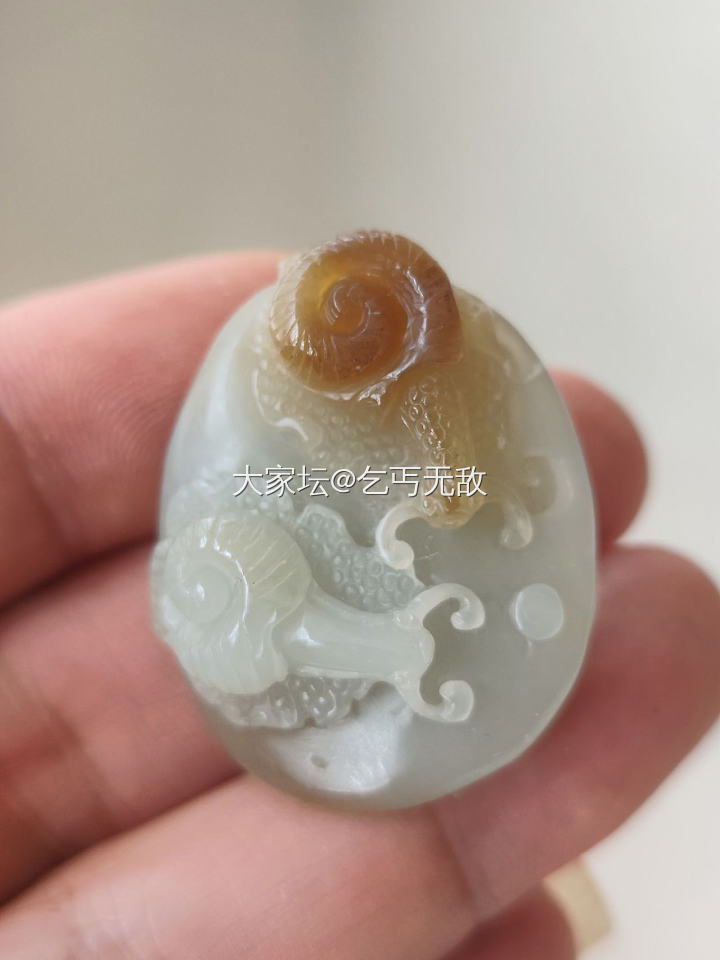 自然光实拍和田佛公 碧玉手镯 集美看过来_和田玉