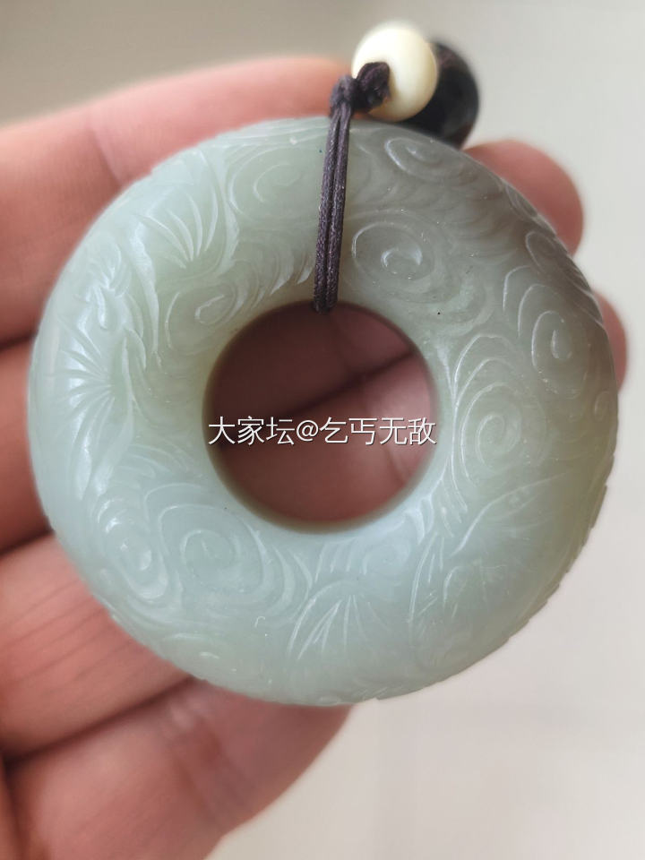 自然光实拍和田佛公 碧玉手镯 集美看过来_和田玉