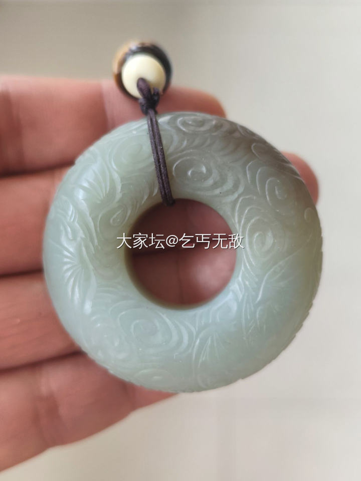 自然光实拍和田佛公 碧玉手镯 集美看过来_和田玉