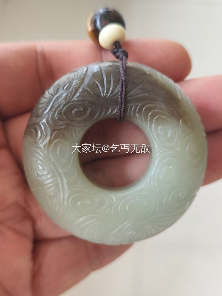 自然光实拍和田佛公 碧玉手镯 集美看过来_和田玉