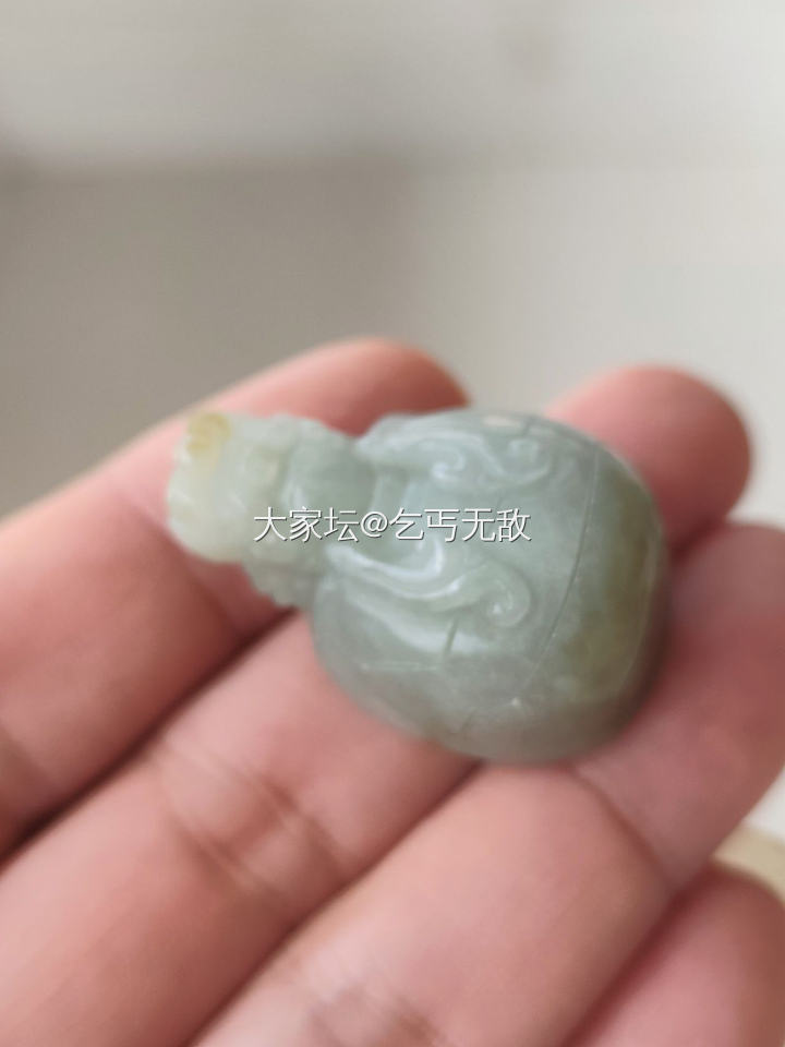自然光实拍和田佛公 碧玉手镯 集美看过来_和田玉