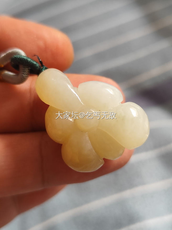 自然光实拍和田佛公 碧玉手镯 集美看过来_和田玉