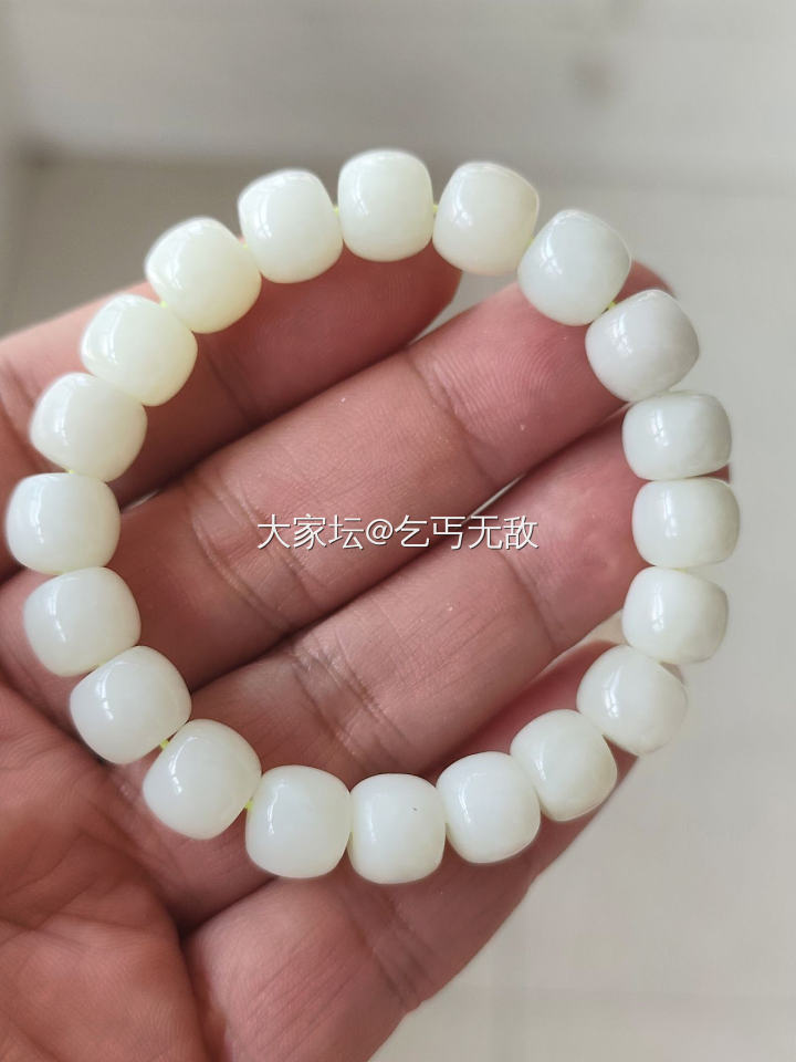 自然光实拍和田佛公 碧玉手镯 集美看过来_和田玉