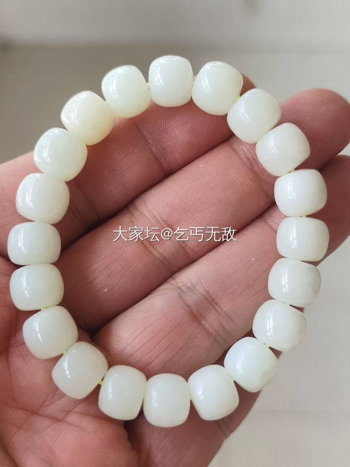 自然光实拍和田佛公 碧玉手镯 集美看过来_和田玉
