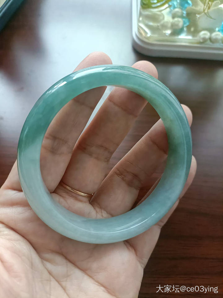 出翡翠手镯_翡翠