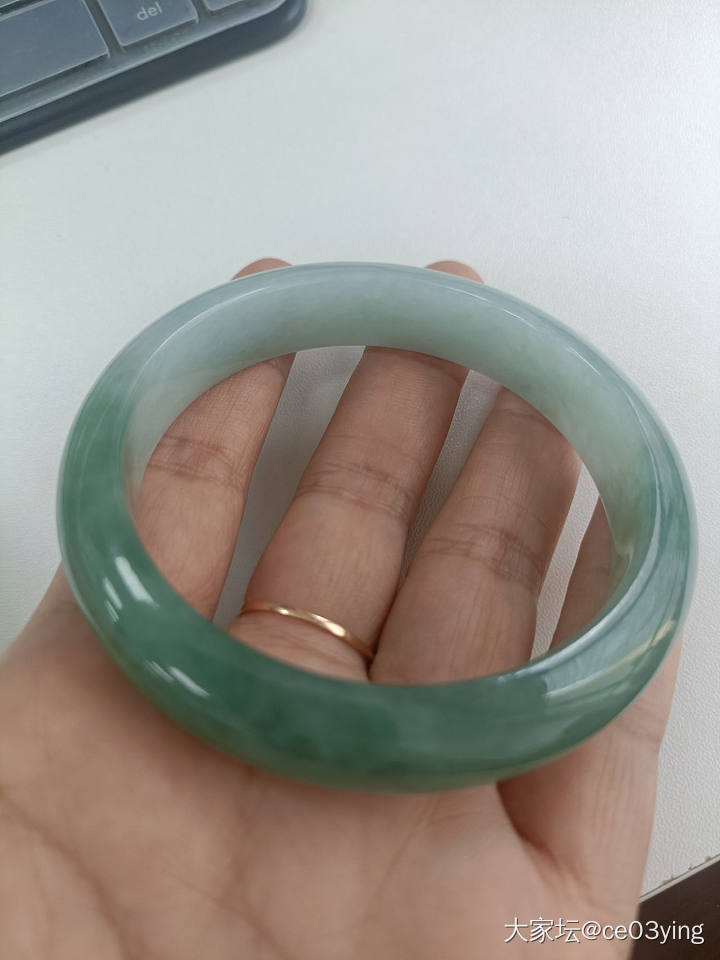 出翡翠手镯_翡翠