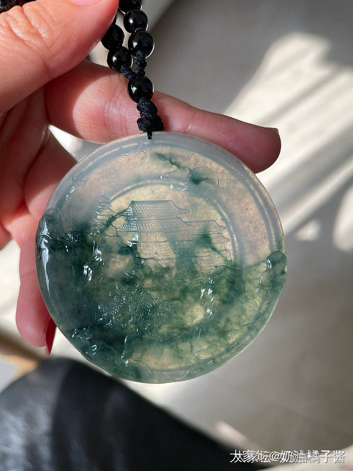 天然翡翠山水圆牌_翡翠
