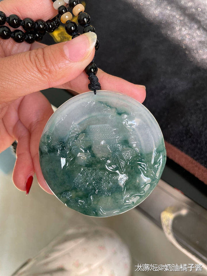 天然翡翠山水圆牌_翡翠