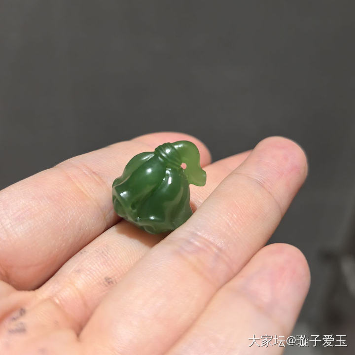 俄碧碧玉小精品莲蓬_和田玉