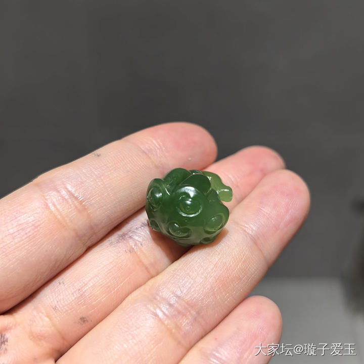 俄碧碧玉小精品莲蓬_和田玉