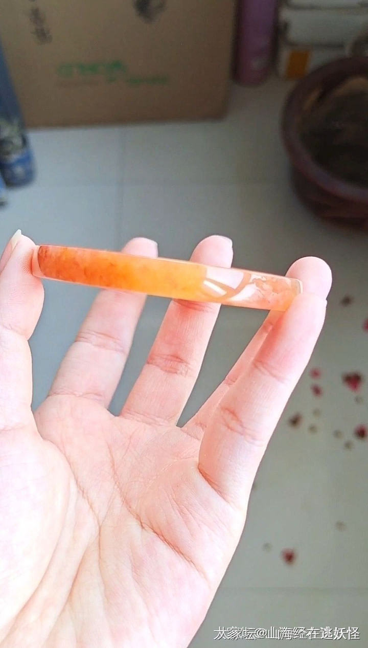 佘太翠草莓酱手镯_玉石