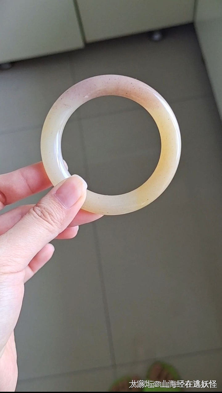 佘太翠水蜜桃手镯_玉石
