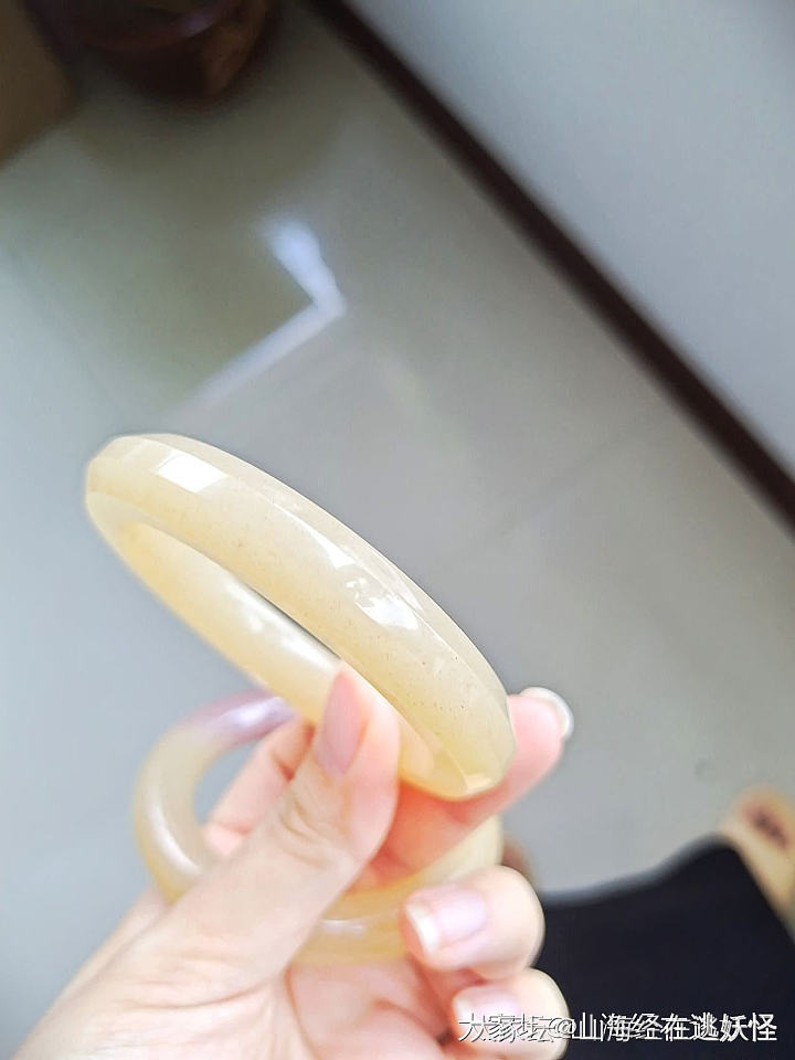 佘太翠水蜜桃手镯_玉石