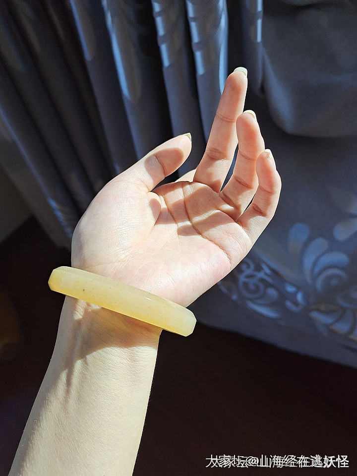佘太翠水蜜桃手镯_玉石