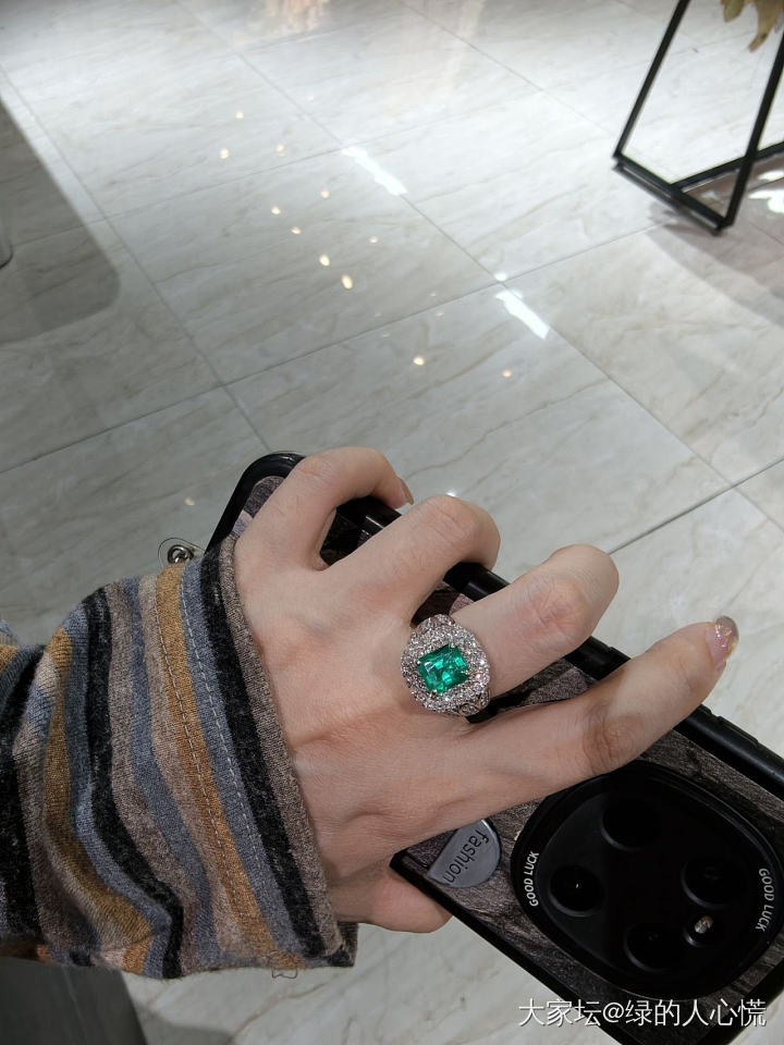 2.27哥伦比亚微油木佐色戒指_彩色宝石