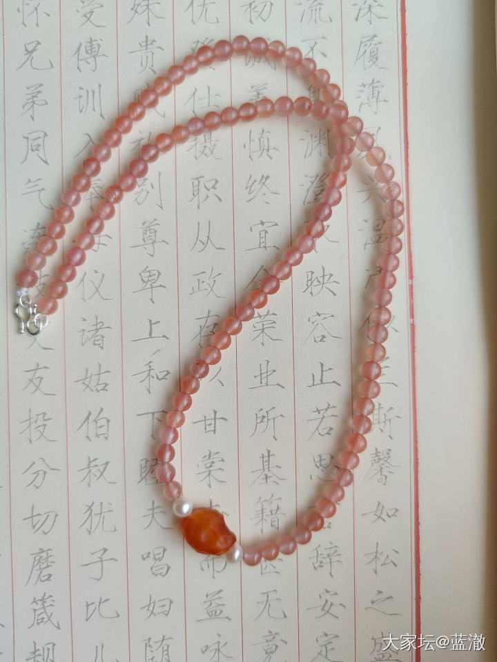 出一些杂七杂八的小玩意儿，南红玛瑙琥珀水晶都有，很适合夏天的彩色多巴胺色系_玉石