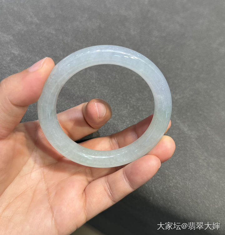 54.5*10.1mm清爽冰糯圆条手镯_翡翠