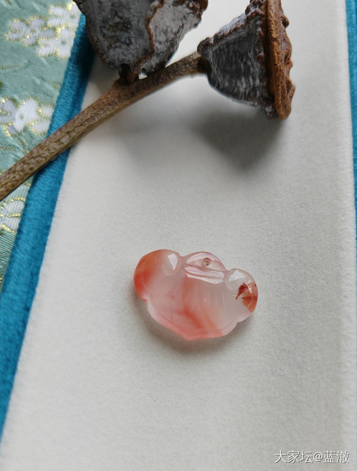 出一些杂七杂八的小玩意儿，南红玛瑙琥珀水晶都有，很适合夏天的彩色多巴胺色系_玉石
