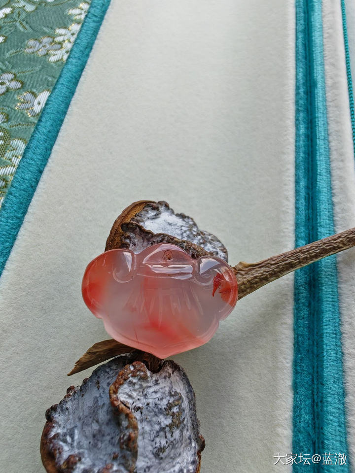 出一些杂七杂八的小玩意儿，南红玛瑙琥珀水晶都有，很适合夏天的彩色多巴胺色系_玉石
