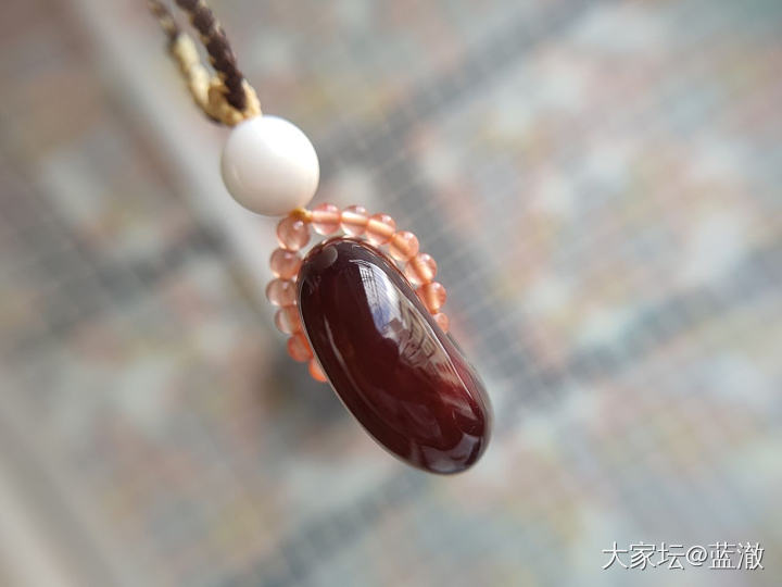 出一些杂七杂八的小玩意儿，南红玛瑙琥珀水晶都有，很适合夏天的彩色多巴胺色系_玉石