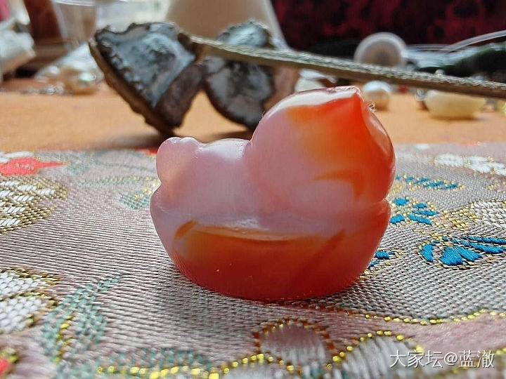 出一些杂七杂八的小玩意儿，南红玛瑙琥珀水晶都有，很适合夏天的彩色多巴胺色系_玉石