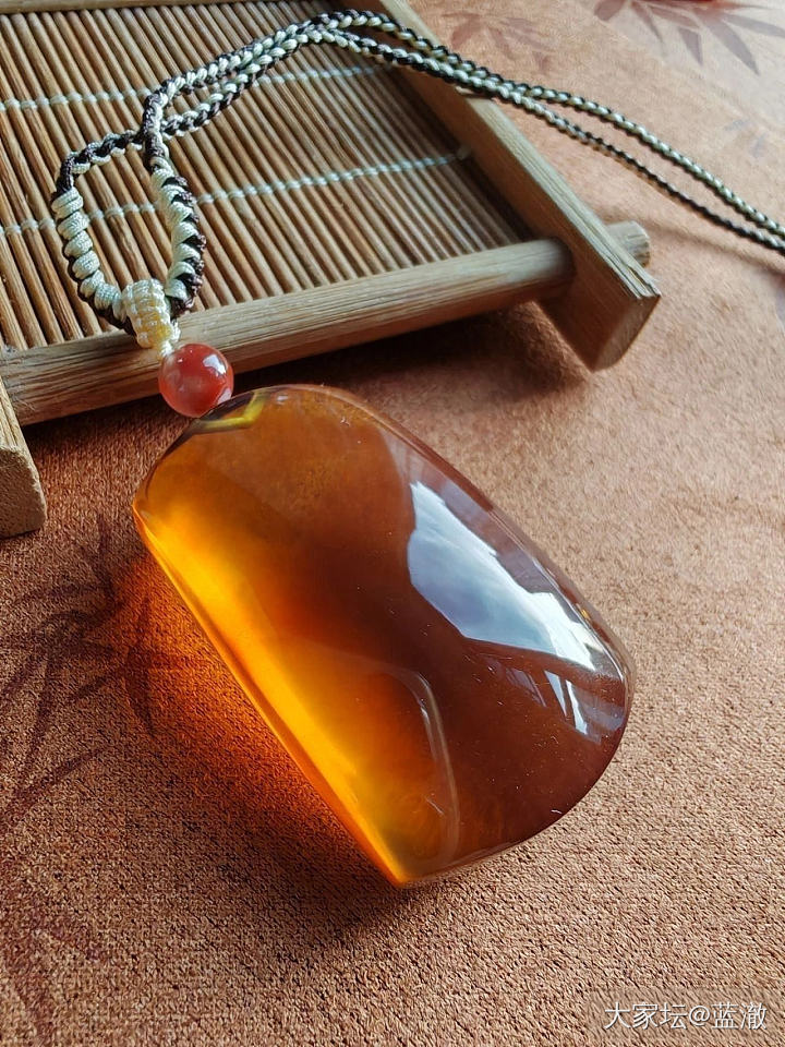 出一些杂七杂八的小玩意儿，南红玛瑙琥珀水晶都有，很适合夏天的彩色多巴胺色系_玉石