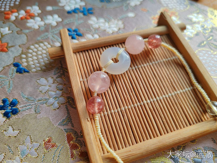 出一些杂七杂八的小玩意儿，南红玛瑙琥珀水晶都有，很适合夏天的彩色多巴胺色系_玉石
