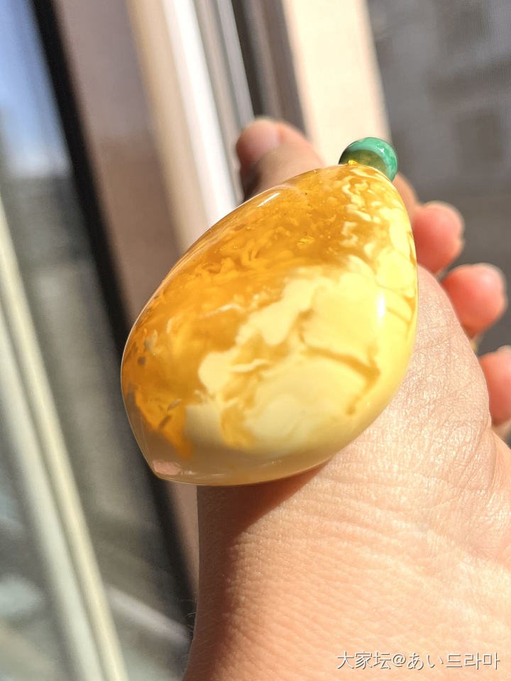 蜜蜡季~巨亏俄料白花妖花吊坠~上身图_琥珀蜜蜡