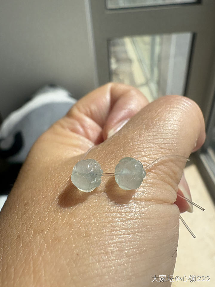 冰种翡翠莲花珠一对_翡翠