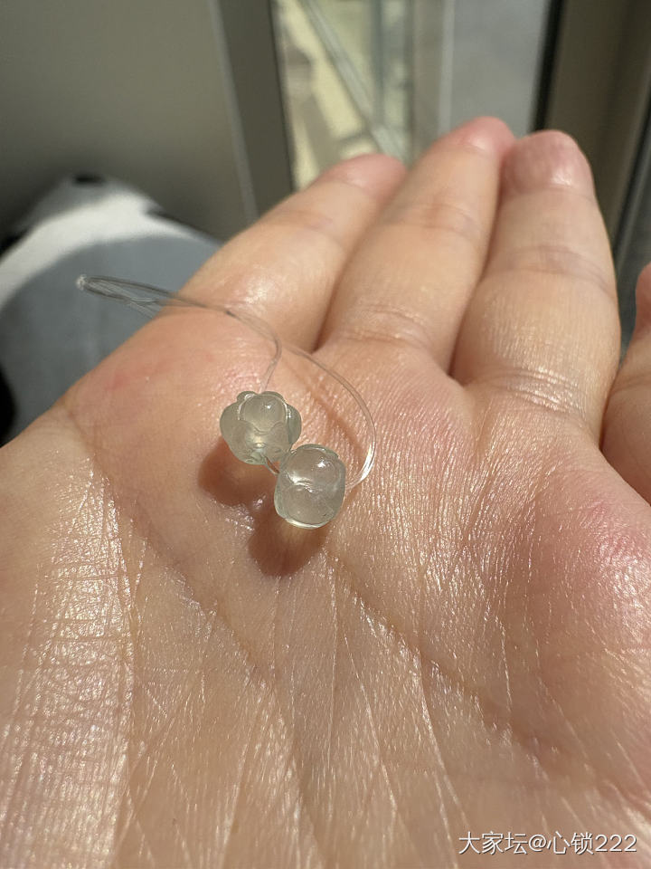 冰种翡翠莲花珠一对_翡翠