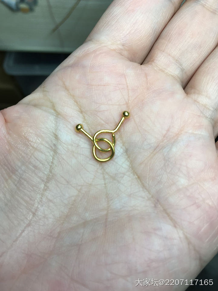 足金耳钉_金