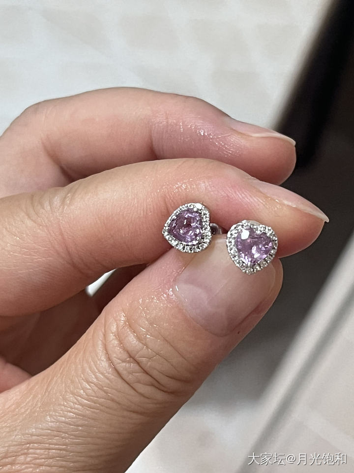 出彩色蓝宝石耳钉_彩色宝石