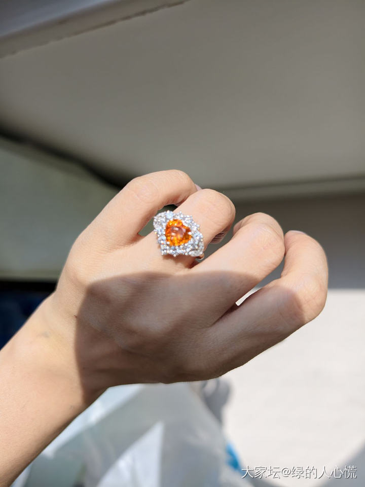 超甜爱心芬达戒指，真金真钻_彩色宝石