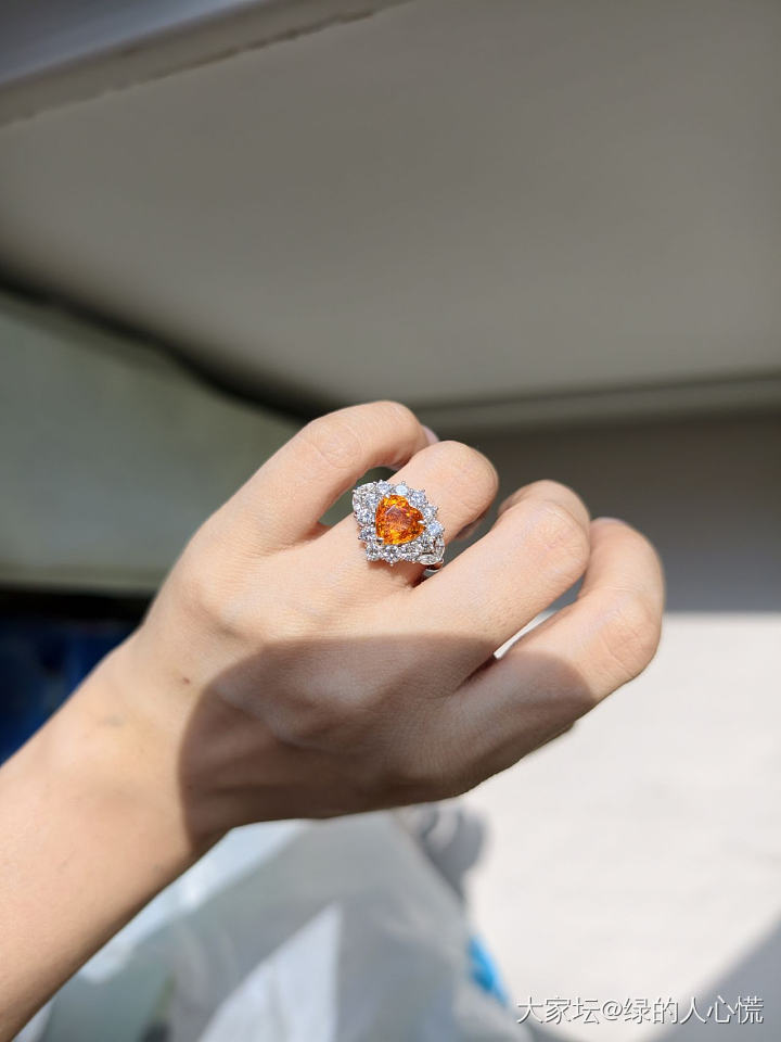 超甜爱心芬达戒指，真金真钻_彩色宝石