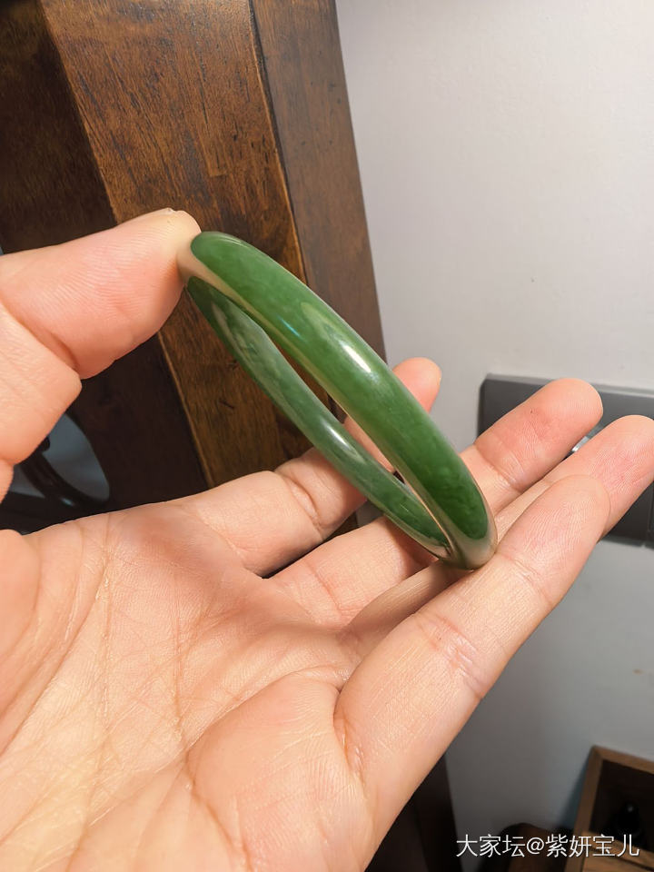 辣绿碧玉手镯_玉石