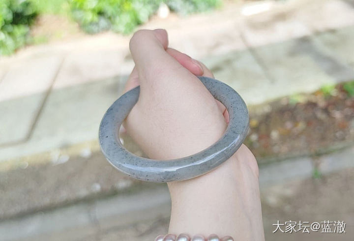 出几个和田玉手镯，56-59圈口的_和田玉