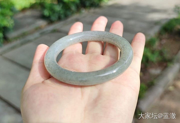 出几个和田玉手镯，56-59圈口的_和田玉