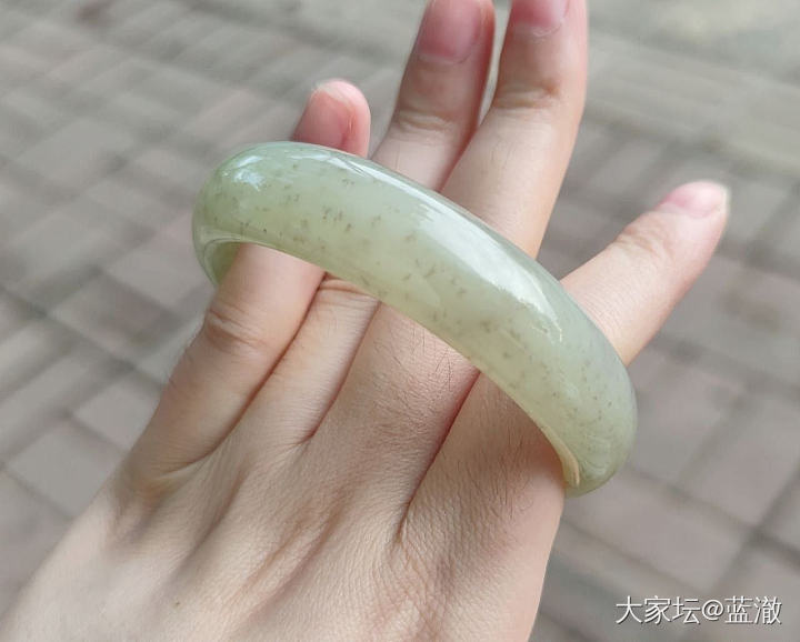 出几个和田玉手镯，56-59圈口的_和田玉